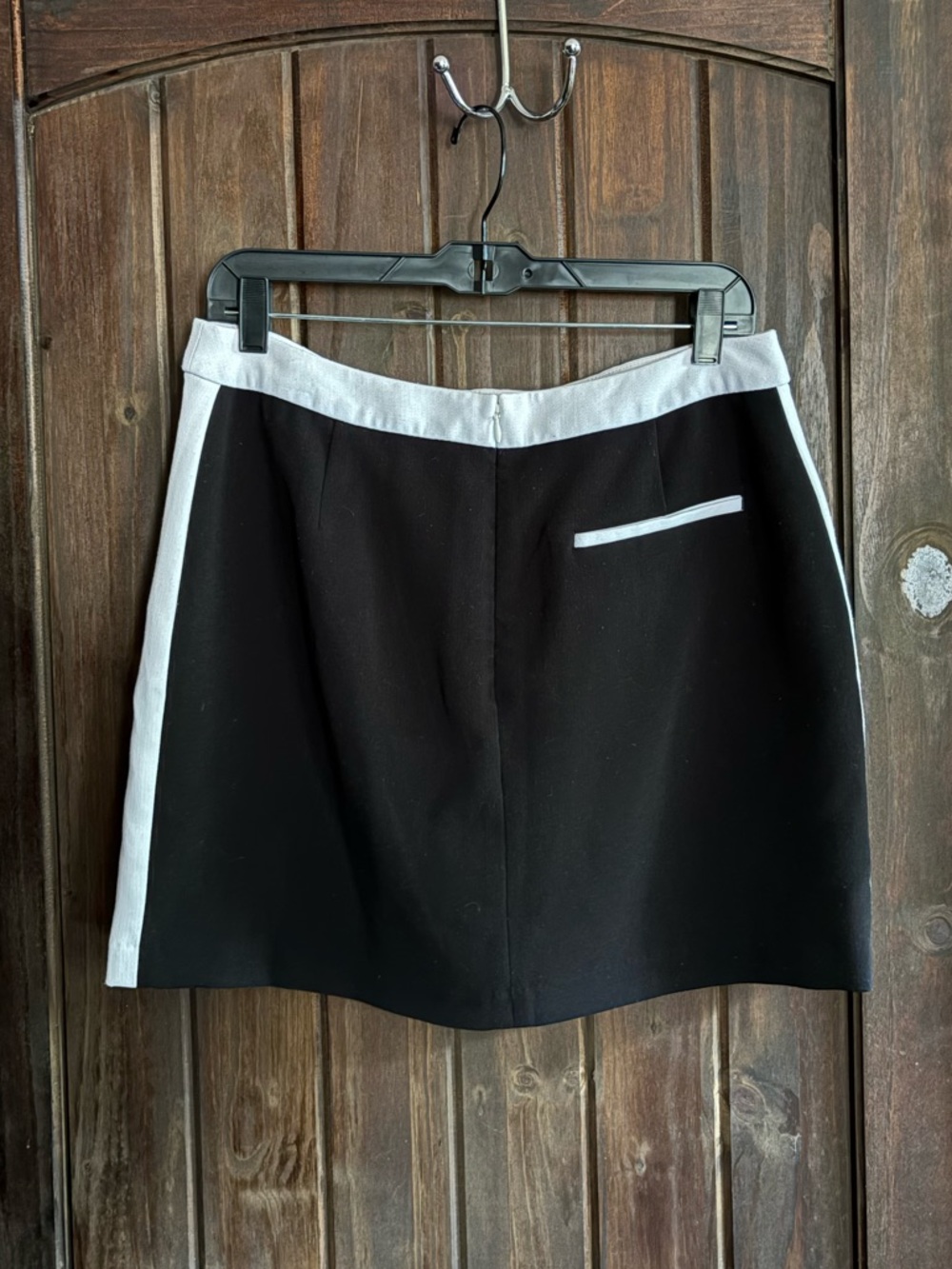 Banana Republic Black Mini Skirt with White Trim - Picture 4 of 10